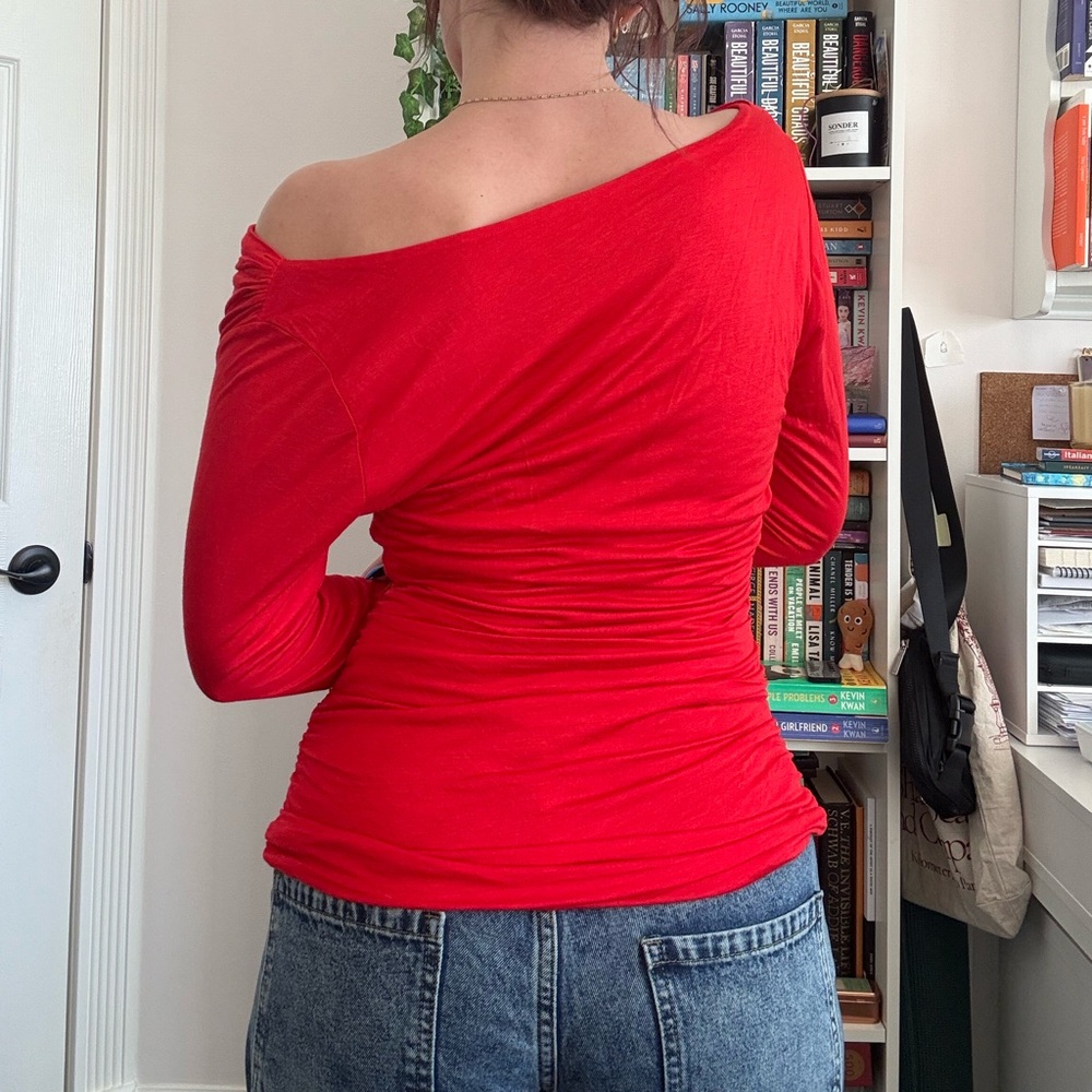 H&M Red Ruched Off-Shoulder Top – S - Picture 3 of 4